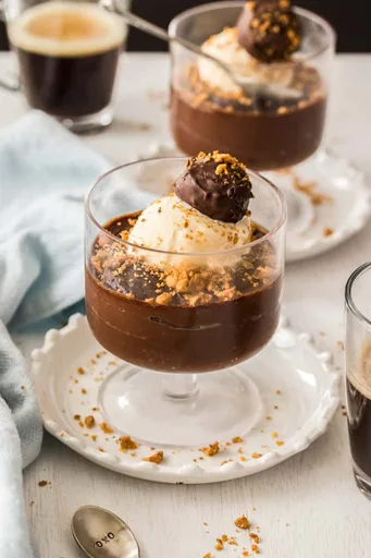 Vasitos de crema de chocolate al Frangelico