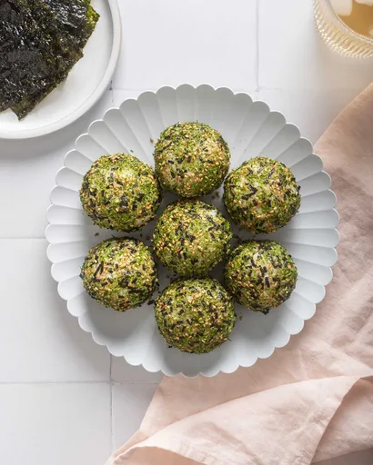 Korean Rice Balls (Jumeokbap 주먹밥)