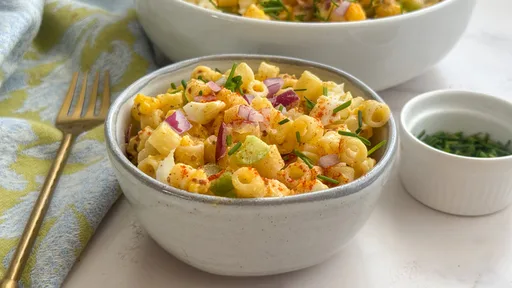 Receta de ensalada de pasta con huevos rellenos