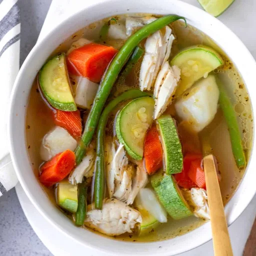 Caldo de pollo mexicano