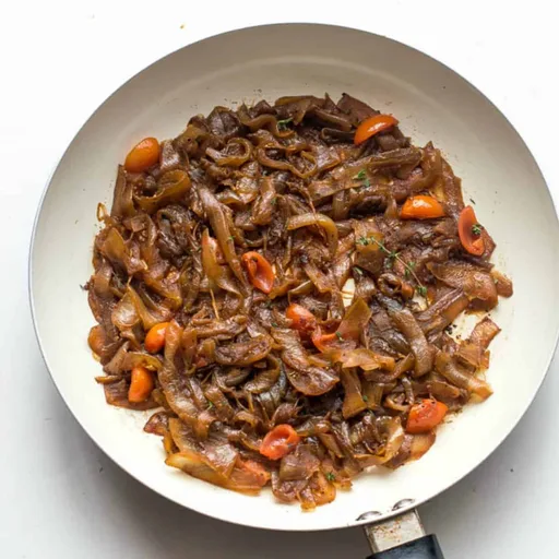 Cebollas caramelizadas al estilo caribeño