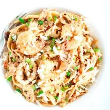 Garlic Cream Sauce Seafood Fettuccine