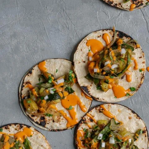 Tacos de Papas con Rajas (Tacos de Patata con Pimiento Poblano Asado)