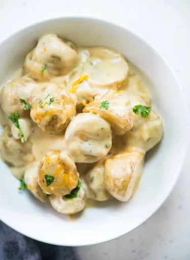 Patatas al horno con queso y salsa ranchera