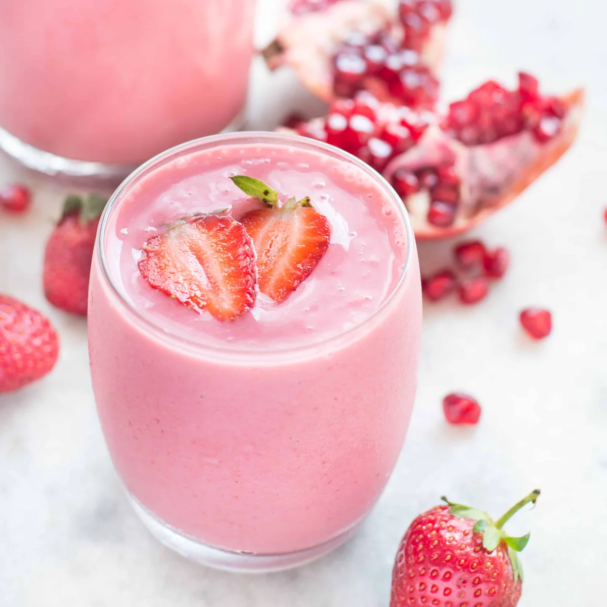STRAWBERRY POMEGRANATE SMOOTHIE