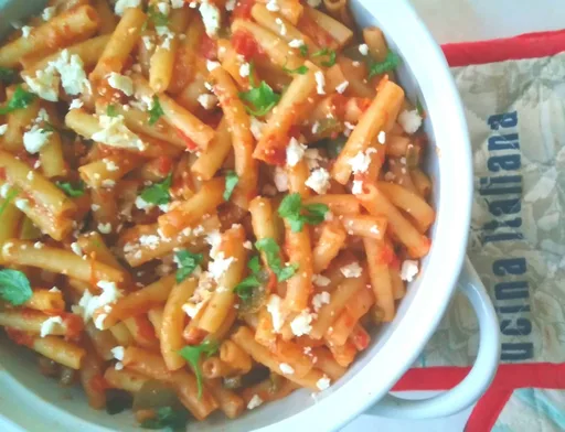 Sweet Chilli Macaroni with Smoked Mozarella