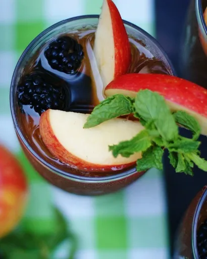 Apple Spice Mint Tea with Blackberries