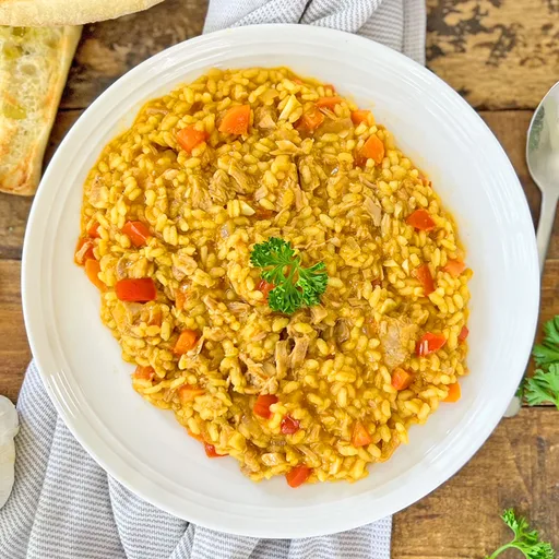 Arroz meloso con atún cremoso estilo español
