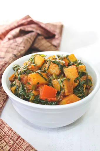 Palak sabzi con patatas