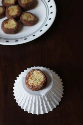 Chocolate Pista Rolls