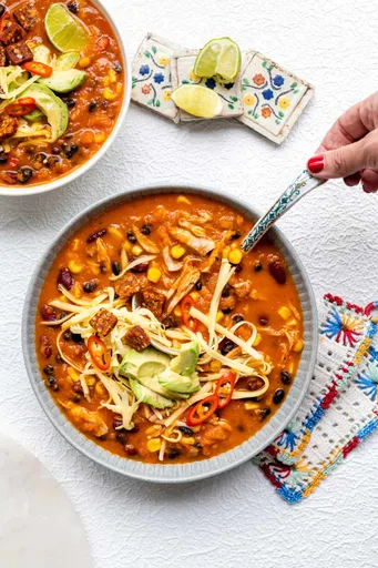 Sopa de enchilada de pollo
