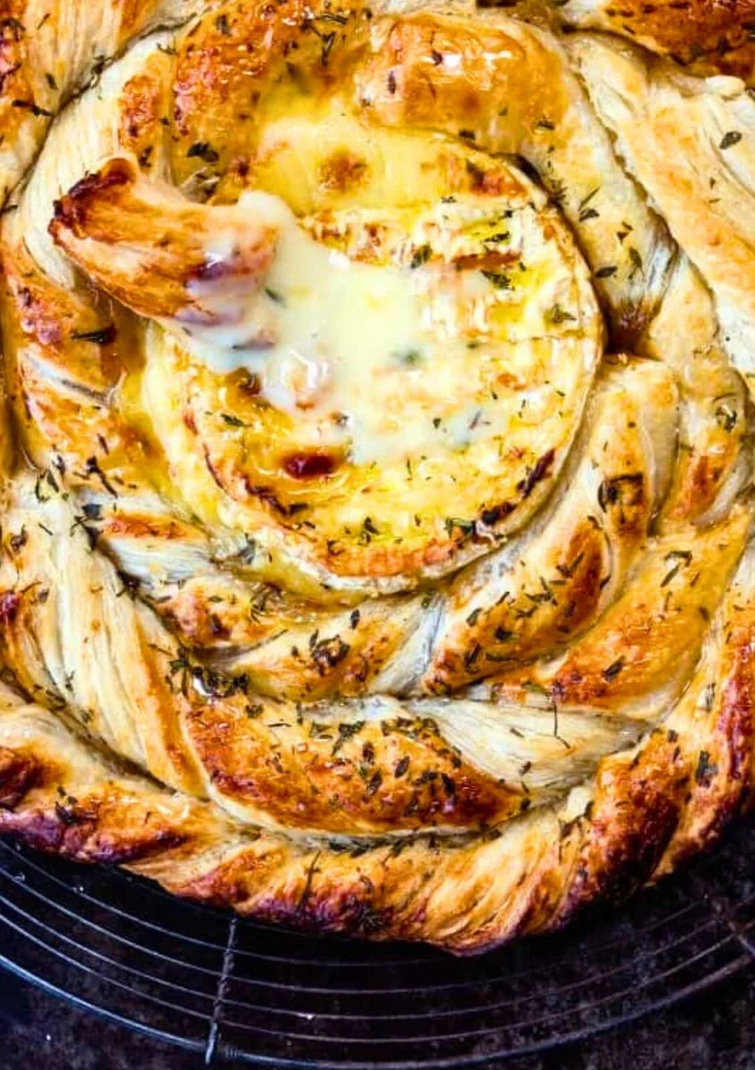Easy Baked Camembert in Puff Pastry