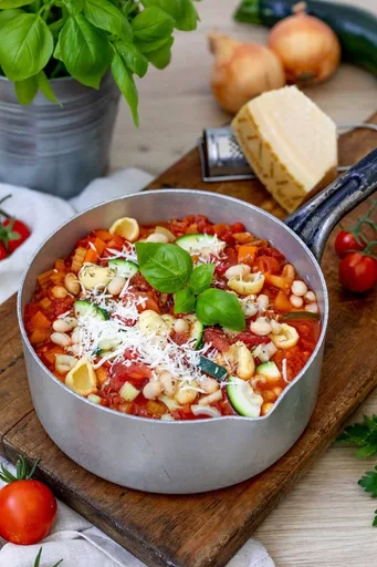 Estofado de verduras italiano - Minestrone vegetariano