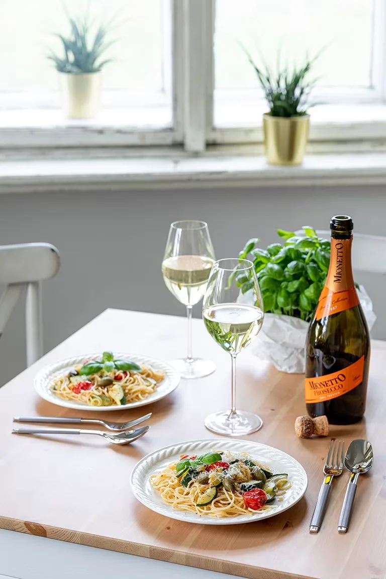 Pasta mit Gemüse und Weißweinsauce