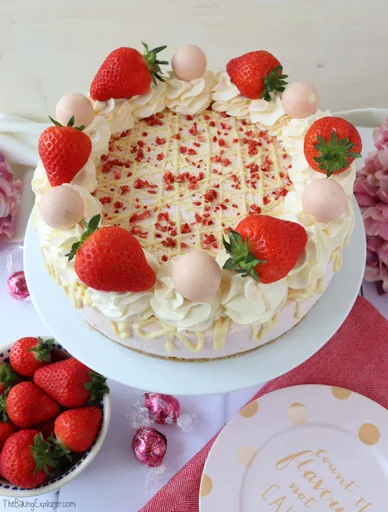 Tarta de queso con fresas y nata (sin horno)