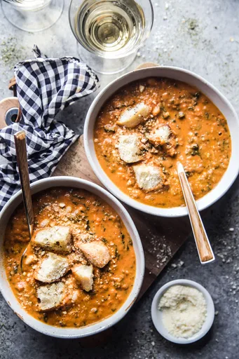 Sopa de Tomate con Alubias Blancas y Chipotle