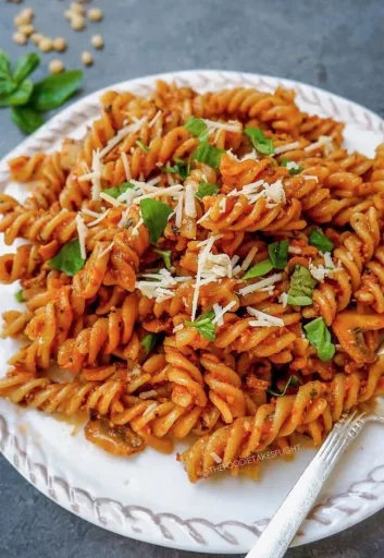 Pasta con Pesto Rojo