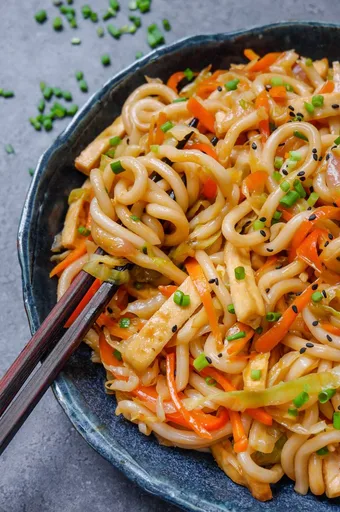 Sweet and Spicy Udon Noodle Stir-Fry