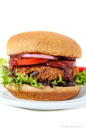 Hamburguesa vegana y sin aceite de alubias negras y nueces