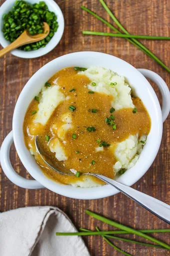 Easy Vegan Gravy (10 Minute!)