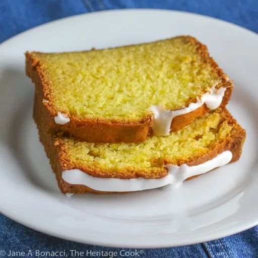 Bizcocho de limón con glaseado de chocolate blanco (sin gluten)