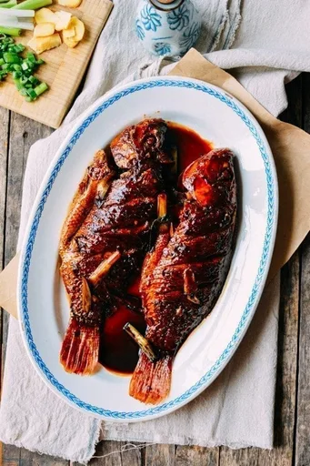 Pescado estofado al estilo chino (Hongshao Yu)