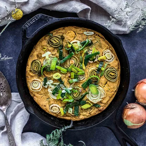 Frittata Vegana con Puerro y Cebolla