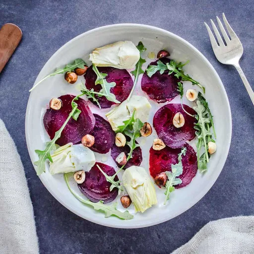 Ensalada de alcachofas y atún