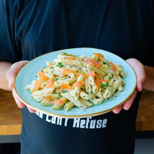 Pasta cremosa con salmón