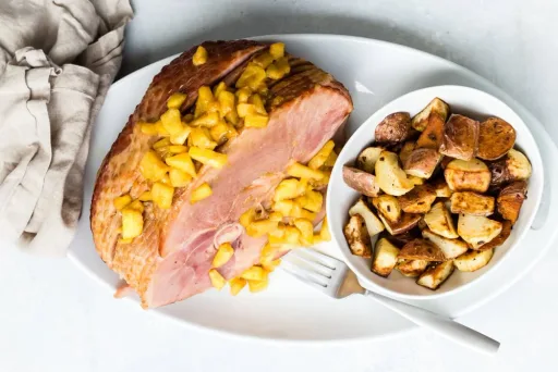 Jamón glaseado con piña y azúcar moreno