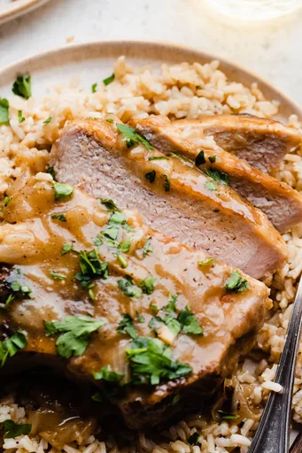 Chuletas de cerdo ahogadas en salsa