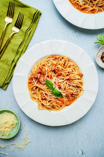 Pasta con pesto de pimiento rojo