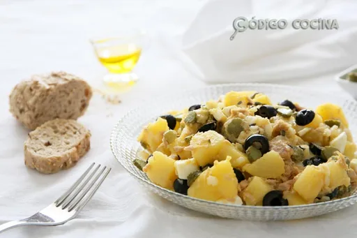 Ensalada de patata y atún, receta fácil y veraniega