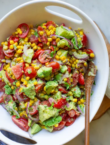 Ensalada de aguacate y maíz