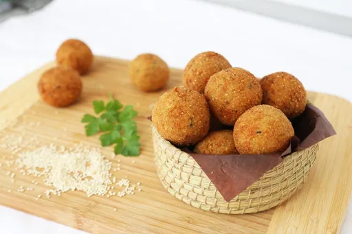 Croquetas de quinoa y calabacín rellenas de queso