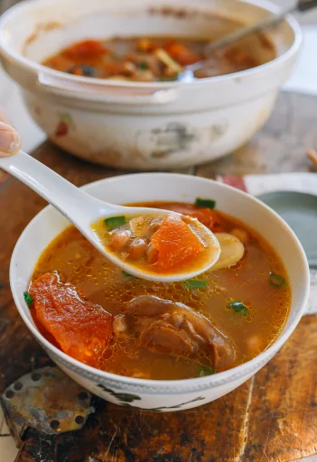 Postpartum Pig Feet Papaya Soup