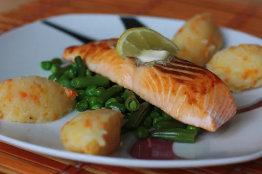 Salmón con puré de verduras