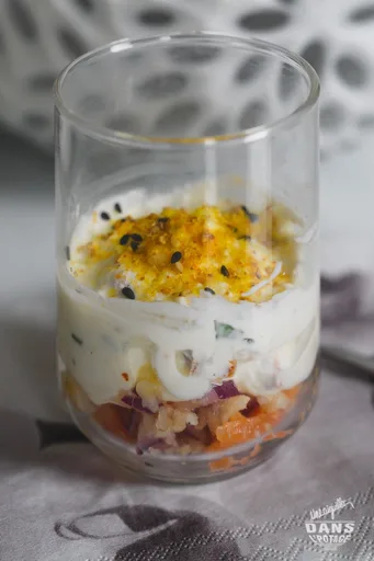 Faisselle aux herbes, radis noir et saumon fumé