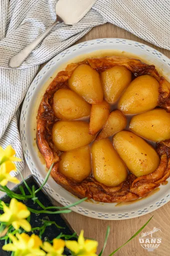 Tarta tatin de pera, vainilla y cardamomo
