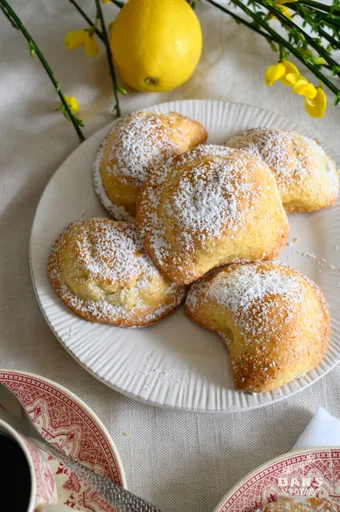 Sfogliatelle frolle, chaussons à la ricotta et semoule
