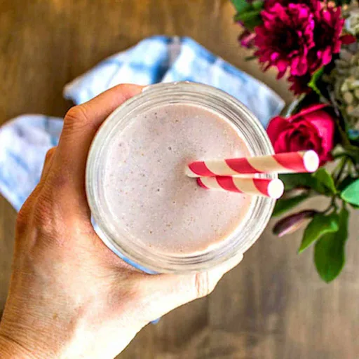 Banana, Hemp & Strawberry Smoothie (vegan & gluten-free)