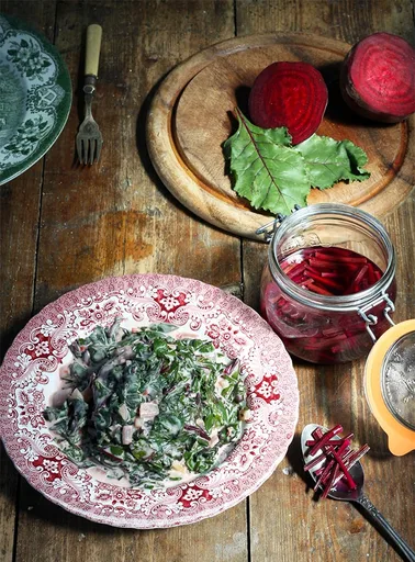 Callaloo de hojas de remolacha