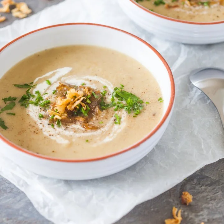 Roasted cauliflower soup with caramelized onions