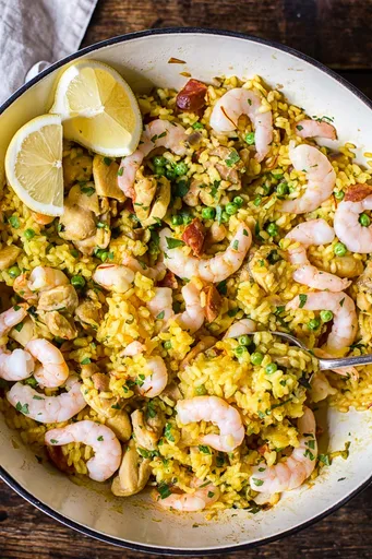 Arroz español con pollo y gambas
