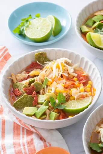 Sopa de tortilla con pollo