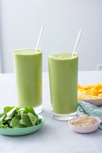 Batido verde tropical con proteínas