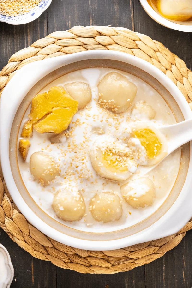 Vietnamese Glutinous Rice Balls (Chè Trôi Nước)