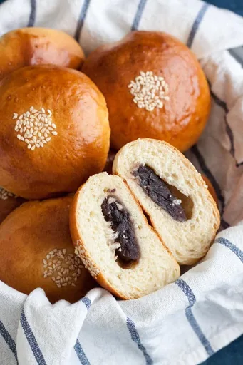 Anpan (Japanese Red Bean Bun)