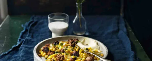 Meatballs with mashed peas