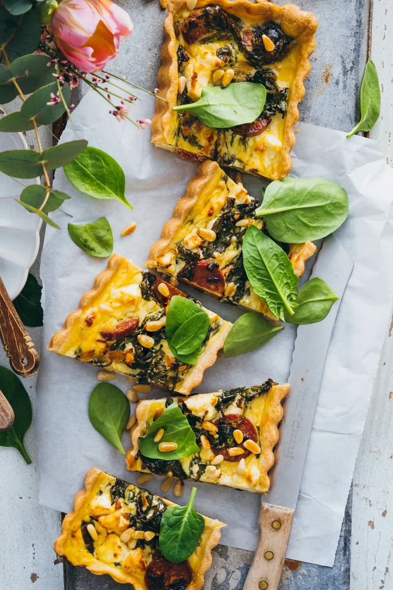 Pikante Spinat Tarte mit Chorizo und Feta
